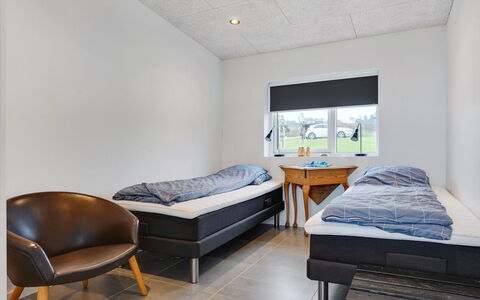Anniina - 200M from the Sea: Fussboden, Flooring, Decke, Schlafzimmer, Interior Design, Bett, Zimmer, Bettrahmen, Bedding