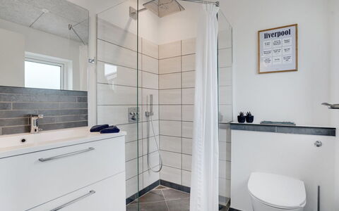 Anniina - 200M from the Sea: Flooring, Fussboden, Interior Design, Armatur, Badezimmer, Fliese, Installation, Badezimmerschrank, Verbundwerkstoff, Toilette