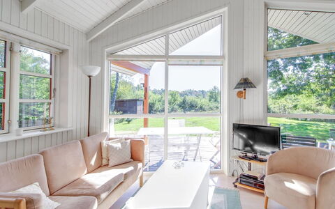 Nela - 300M from the Sea: Hütte, Abstellgleis, Garten, Gartenbauten, Hartholz, Veranda, Wohnzimmer, Deck, Blockhaus