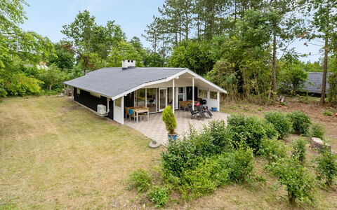 Jakko - 300M from the Sea: Dach, Haus, Zuhause, Hütte, Abstellgleis, Estate, Auffahrt, Gartenbauten, Garten, Schuppen