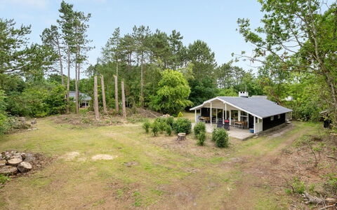 Jakko - 300M from the Sea: Dach, Haus, Zuhause, Hütte, Abstellgleis, Estate, Auffahrt, Gartenbauten, Garten, Schuppen