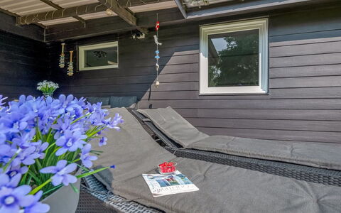 Sunja - 450M from the Sea: Blau, Strauch, Hütte, Ground, Garten, Estate, Schatten, Landscaping, Bauernhaus, Eco Hotel
