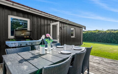 Mainart - 200M from the Sea: Holz, Zuhause, Veranda, Deck, Hartholz, Dach, Holzbeize, Holzboden, Eco Hotel