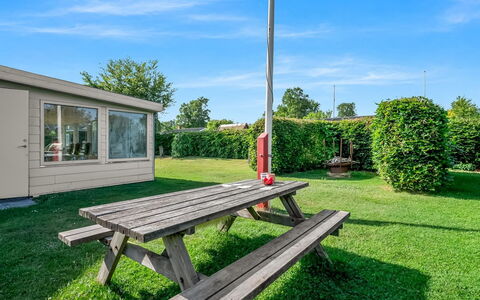 Mainart - 200M from the Sea: Holz, Zuhause, Veranda, Deck, Hartholz, Dach, Holzbeize, Holzboden, Eco Hotel
