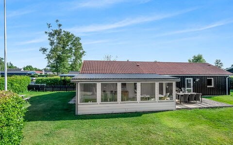 Mainart - 200M from the Sea: Holz, Zuhause, Veranda, Deck, Hartholz, Dach, Holzbeize, Holzboden, Eco Hotel