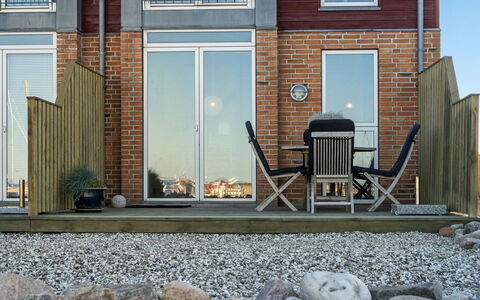 Line - 10M from the Sea: Haus, Dach, Zuhause, Hütte, Schuppen, Gartenbauten, Abstellgleis, Garten, Blockhaus, Hütte