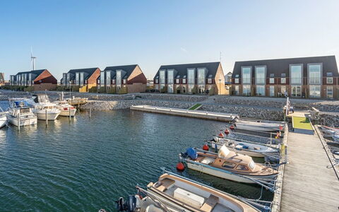 Line - 10M from the Sea: Haus, Dach, Zuhause, Hütte, Schuppen, Gartenbauten, Abstellgleis, Garten, Blockhaus, Hütte