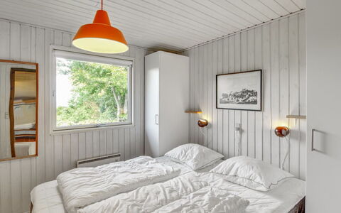 Ludewiga - 350M from the Sea: Wand, Holz, Schlafzimmer, Decke, Interior Design, Zuhause, Fussboden, Bett, Möbel, Tür