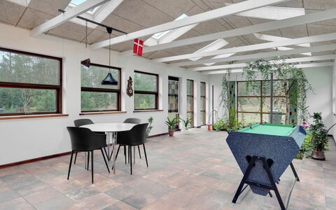 Toska: Flooring, Wand, Fussboden, Interior Design, Holz, Decke, Holzboden, Beleuchtung, Möbel, Laminatboden