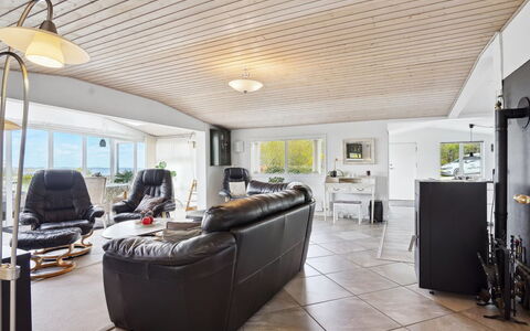 Annabeth - 300M to the Fjord: Interior Design, Flooring, Decke, Holz, Couch, Möbel, Fussboden, Wohnzimmer, Beleuchtung, Zuhause