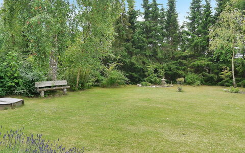 Menard - 400M from the Sea: Blau, Strauch, Hütte, Ground, Garten, Estate, Schatten, Landscaping, Bauernhaus, Eco Hotel