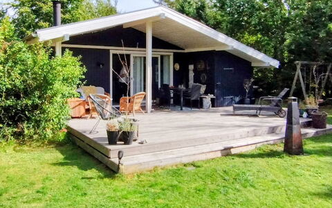 Menard - 400M from the Sea: Blau, Strauch, Hütte, Ground, Garten, Estate, Schatten, Landscaping, Bauernhaus, Eco Hotel