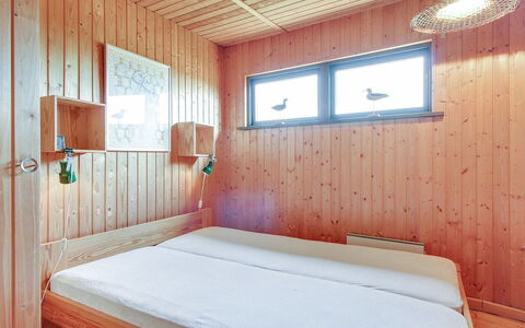 Bryndis - 300M from the Sea: Wohngebiet, Dach, Vorort, Auffahrt, Estate, Kamin