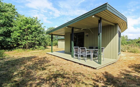 Bryndis - 300M from the Sea: Wohngebiet, Dach, Vorort, Auffahrt, Estate, Kamin