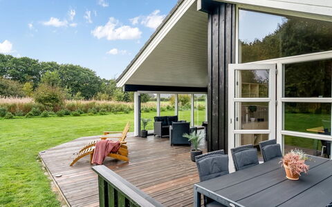 Femke - 250M to the Fjord: Holz, Zuhause, Veranda, Deck, Hartholz, Dach, Holzbeize, Holzboden, Eco Hotel