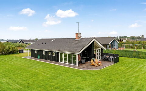 Femke - 250M to the Fjord: Holz, Zuhause, Veranda, Deck, Hartholz, Dach, Holzbeize, Holzboden, Eco Hotel