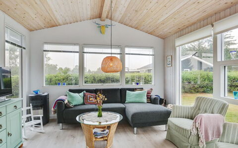Skaghe - 200M from the Sea: Möbel, Interior Design, Couch, Holz, Flooring, Decke, Wohnzimmer, Fussboden, Zuhause, Zimmer