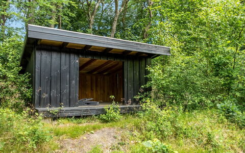 Thorine - 750M from the Sea: Holz, Zuhause, Veranda, Deck, Hartholz, Dach, Holzbeize, Holzboden, Eco Hotel