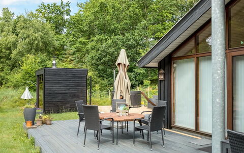 Thorine - 750M from the Sea: Holz, Zuhause, Veranda, Deck, Hartholz, Dach, Holzbeize, Holzboden, Eco Hotel