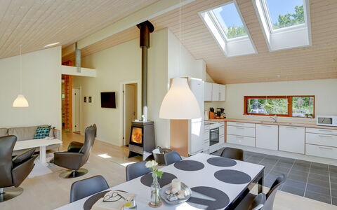 Thorine - 750M from the Sea: Holz, Zuhause, Veranda, Deck, Hartholz, Dach, Holzbeize, Holzboden, Eco Hotel