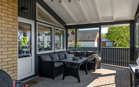 Hylleborg - 400M from the Sea: Dachdecken, Hütte, Haus, Dach, Zuhause, Bauernhaus, Hütte, Estate, Dorf