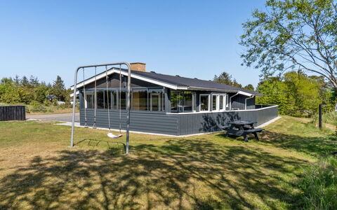 Hylleborg - 400M from the Sea: Dachdecken, Hütte, Haus, Dach, Zuhause, Bauernhaus, Hütte, Estate, Dorf