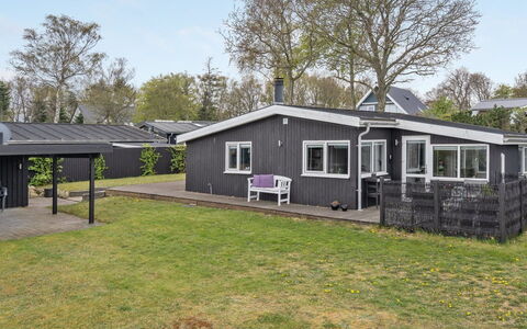 Aarto - 250M from the Sea: Dach, Haus, Zuhause, Hütte, Abstellgleis, Estate, Auffahrt, Gartenbauten, Garten, Schuppen