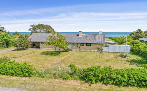 Kalist - 50M from the Sea: Dach, Haus, Zuhause, Hütte, Abstellgleis, Estate, Auffahrt, Gartenbauten, Garten, Schuppen