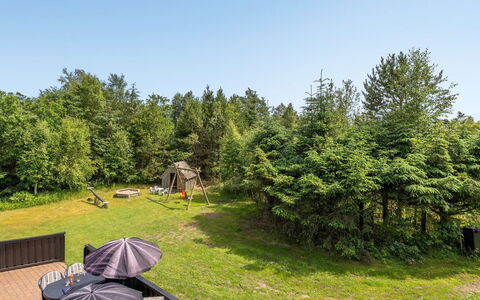 Zenitha - 300M from the Sea: Dach, Haus, Zuhause, Hütte, Tür, Abstellgleis, Deck, Veranda, Planke, Hartholz