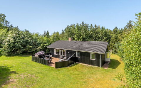 Zenitha - 300M from the Sea: Dach, Haus, Zuhause, Hütte, Tür, Abstellgleis, Deck, Veranda, Planke, Hartholz