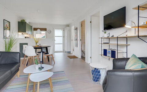 Sipi - 100M from the Sea: Interior Design, Möbel, Flooring, Decke, Wohnung, Fussboden, Wohnzimmer, Zuhause, Couch, Zimmer
