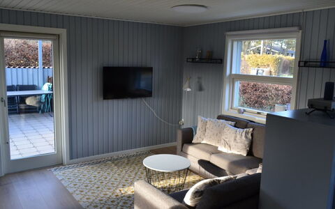 Kjartan - 1.2Km from the Sea: Holz, Flooring, Interior Design, Fussboden, Zuhause, Decke, Zimmer, Wohnzimmer, Holzbeize, Couch