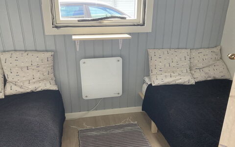 Kjartan - 1.2Km from the Sea: Holz, Fussboden, Flooring, Schlafzimmer, Zimmer, Linens, Bedding, Bettdecke, Bett