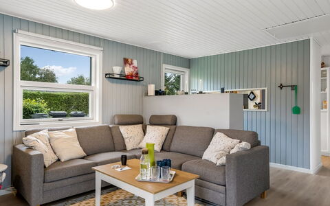 Kjartan - 1.2Km from the Sea: Interior Design, Holz, Flooring, Möbel, Fussboden, Decke, Zuhause, Couch, Zimmer, Wohnzimmer