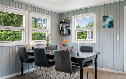 Kjartan - 1.2Km from the Sea: Holz, Interior Design, Flooring, Decke, Fussboden, Möbel, Holzboden, Zuhause, Esszimmer, Light Fixture