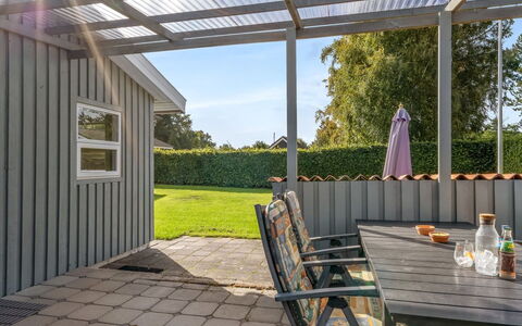 Kjartan - 1.2Km from the Sea: Holz, Veranda, Zuhause, Grundstueck, Dach, Garten, Abstellgleis, Schatten, Verbundwerkstoff, Deck