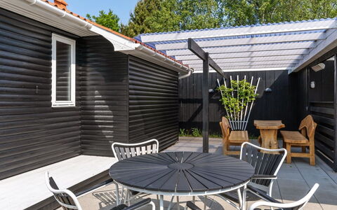 Andria - 300M from the Sea: Holz, Zuhause, Veranda, Deck, Hartholz, Dach, Holzbeize, Holzboden, Eco Hotel