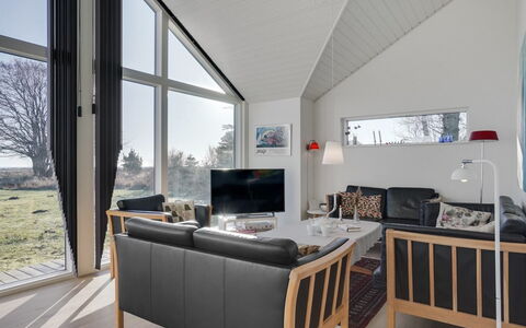Timmi - 100M from the Sea: Dachdecken, Hütte, Haus, Dach, Zuhause, Bauernhaus, Hütte, Estate, Dorf