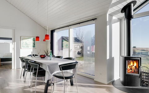 Timmi - 100M from the Sea: Dachdecken, Hütte, Haus, Dach, Zuhause, Bauernhaus, Hütte, Estate, Dorf
