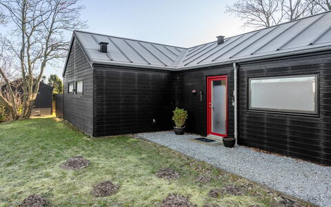 Timmi - 100M from the Sea: Dachdecken, Hütte, Haus, Dach, Zuhause, Bauernhaus, Hütte, Estate, Dorf