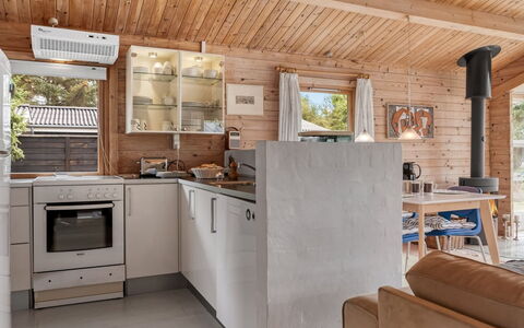Jannus - 550M from the Sea: Küche, Möbel, Countertop, Holz, Flooring, Küchengerät, Major Appliance, Decke, Interior Design, Fussboden