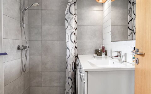 Jannus - 550M from the Sea: Interior Design, Armatur, Flooring, Fussboden, Badezimmer, Installation, Zapfhahn, Fliese, Zimmer, Sinken