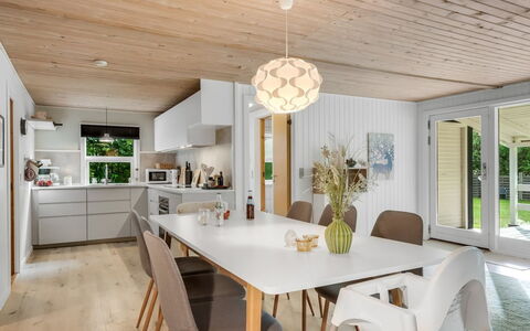 Fergie - 400M from the Sea: Interior Design, Flooring, Möbel, Holz, Fussboden, Decke, Light Fixture, Küche & Esszimmer Tisch, Holzboden, Esszimmer
