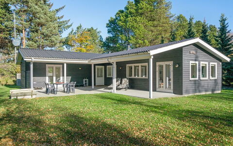 Asla - 400M from the Sea: Dach, Haus, Zuhause, Hütte, Tür, Abstellgleis, Deck, Veranda, Planke, Hartholz