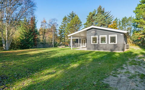 Asla - 400M from the Sea: Dach, Haus, Zuhause, Hütte, Tür, Abstellgleis, Deck, Veranda, Planke, Hartholz