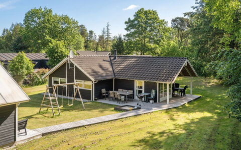 Elita - 1.7Km from the Sea: Dachdecken, Hütte, Haus, Dach, Zuhause, Bauernhaus, Hütte, Estate, Dorf