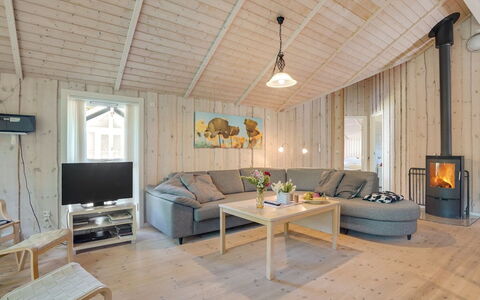 Elita - 1.7Km from the Sea: Dachdecken, Hütte, Haus, Dach, Zuhause, Bauernhaus, Hütte, Estate, Dorf