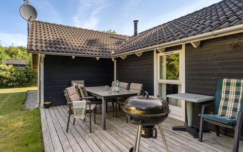 Elita - 1.7Km from the Sea: Dachdecken, Hütte, Haus, Dach, Zuhause, Bauernhaus, Hütte, Estate, Dorf