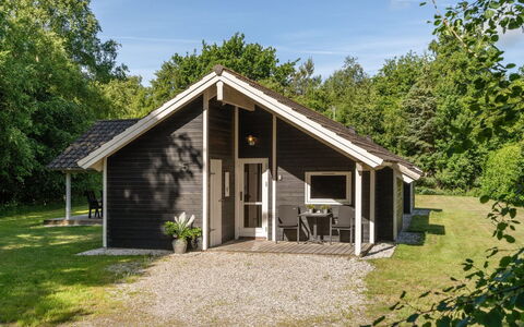 Elita - 1.7Km from the Sea: Dachdecken, Hütte, Haus, Dach, Zuhause, Bauernhaus, Hütte, Estate, Dorf