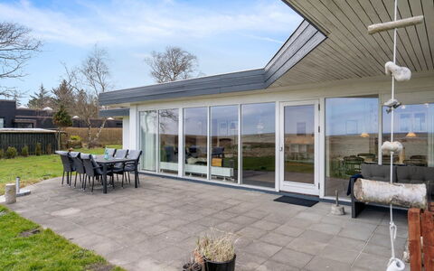 Helja - 125M from the Sea: Dachdecken, Hütte, Haus, Dach, Zuhause, Bauernhaus, Hütte, Estate, Dorf